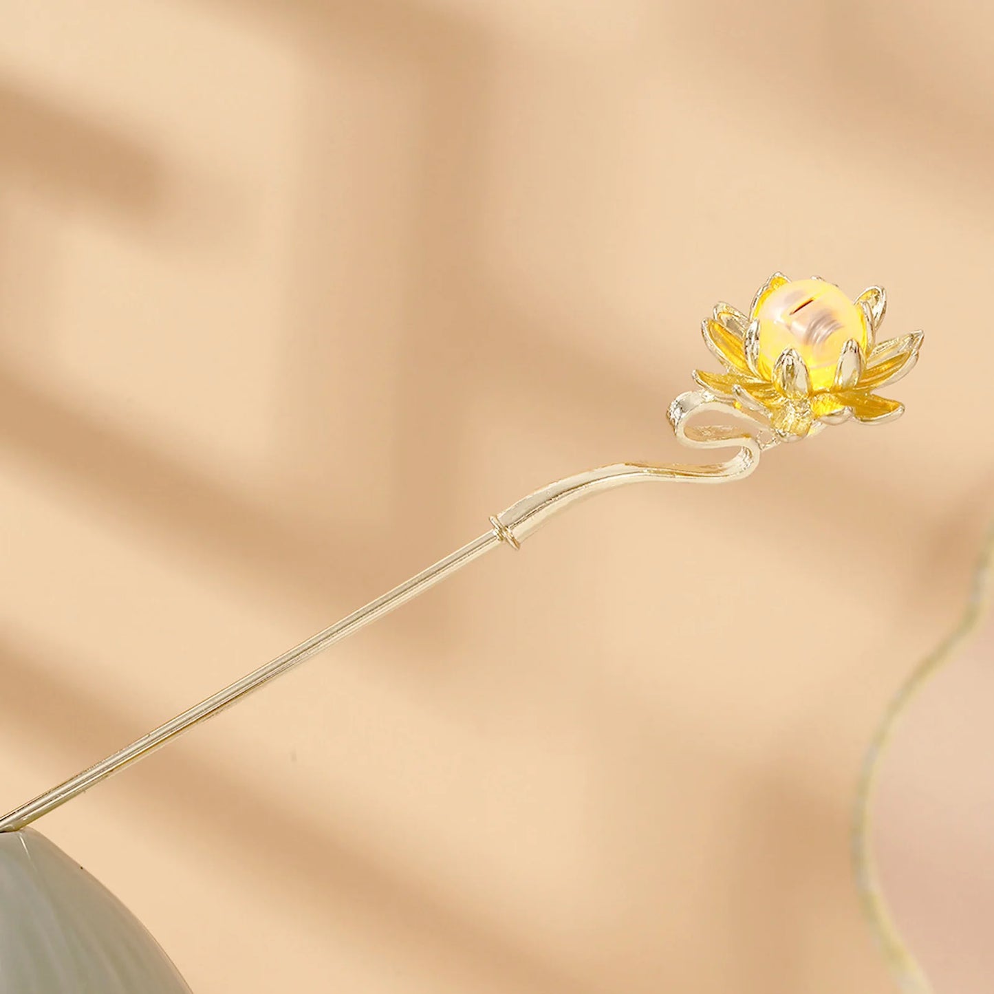 Luminous Flower Hairpin For Women Creative Lotus Emit Light Lantern Tassel Hair Stick Vintage Chinese Style Metal Hair Accessory