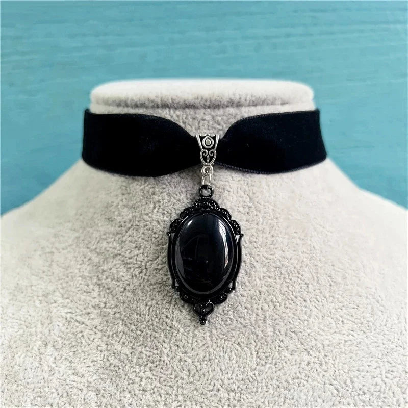 Gothic Vampire Cameo Pendant Choker Velvet Necklace for Women Fashion Pagan Witchcraft Jewelry Girls Gifts Creative Punk Choker